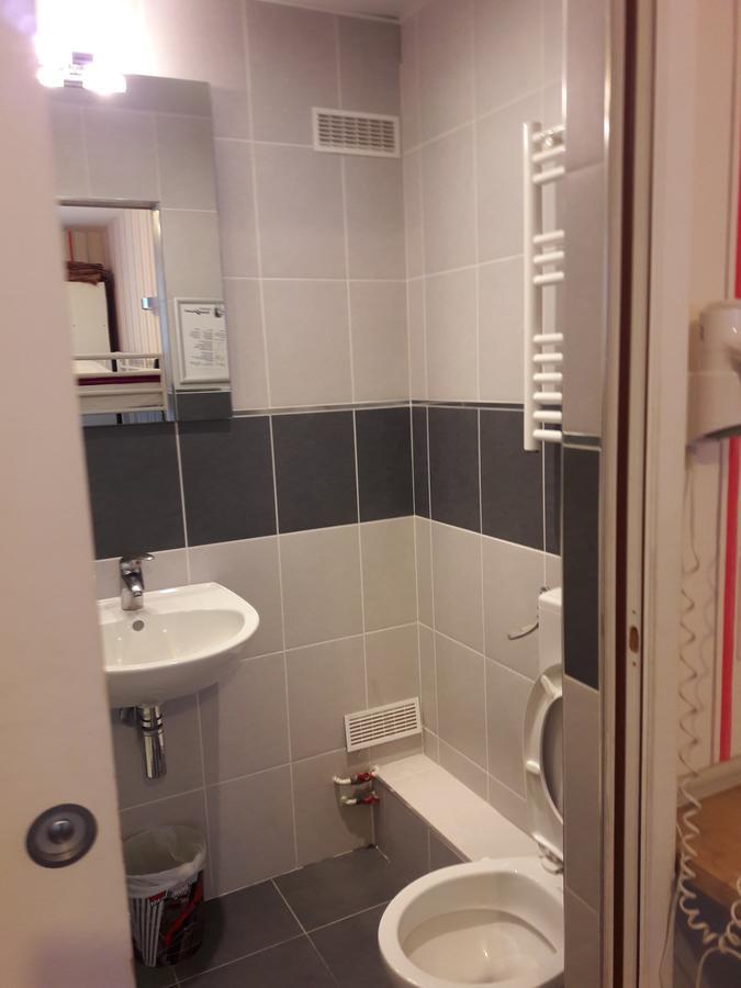 巴黎 完美旅舍旅舍 外观 照片 A shower cubicle
