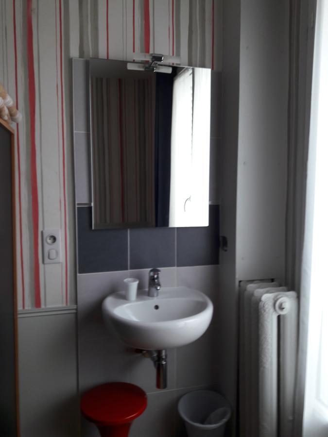 巴黎 完美旅舍旅舍 客房 照片 A typical washbasin